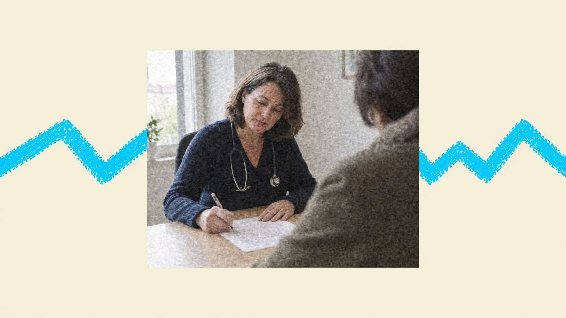 Une médecin généraliste remplit un formulaire papier à son bureau, face à un patient vu de dos